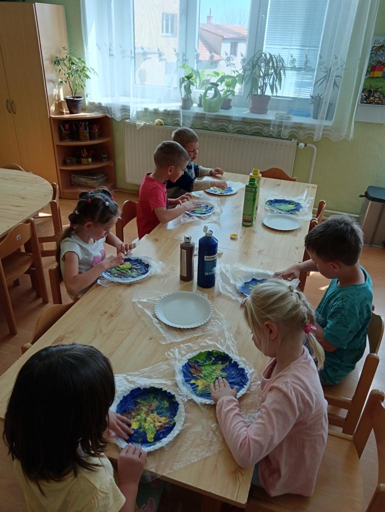 KREATIVNÍ MALBA - NAŠE PLANETA